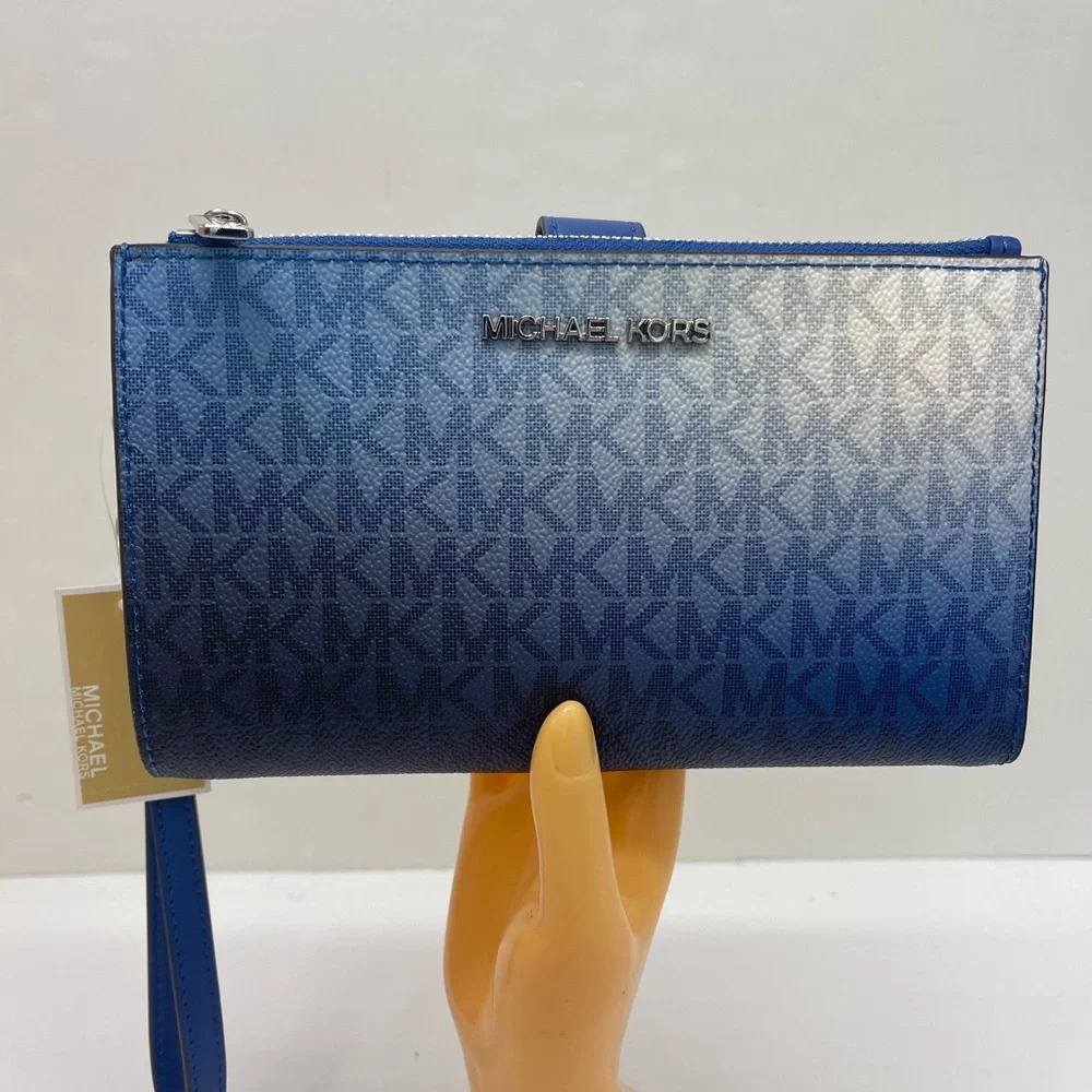 MICHAEL KORS Jet Set Lg Ombré Signature Logo Double Zip Wristlet Wallet 
GALAXY - Picture 14 of 16